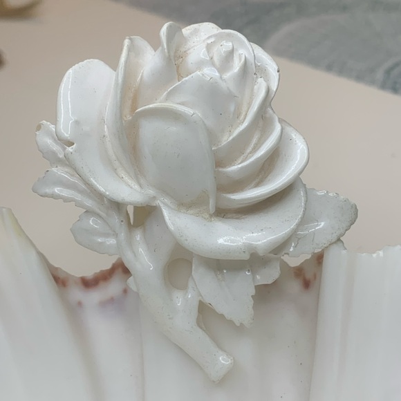 Jewelry - Vintage White Rose Brooch